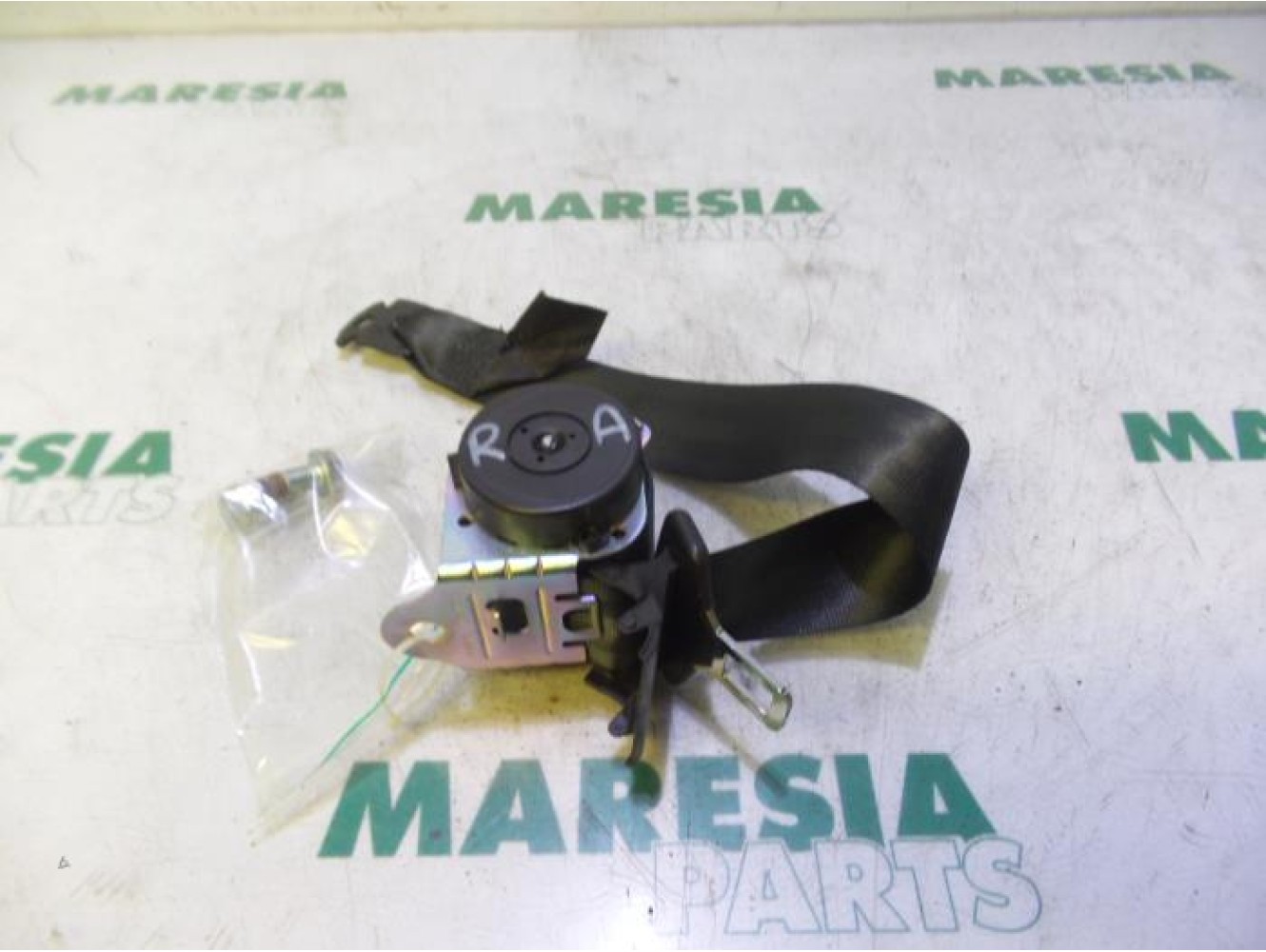Fiat - Punto - Rear seatbelt, right