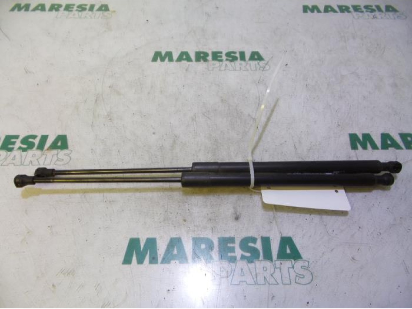 Peugeot - 207 - Set of tailgate gas struts