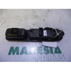 Peugeot - 207 - Multi-functional window switch