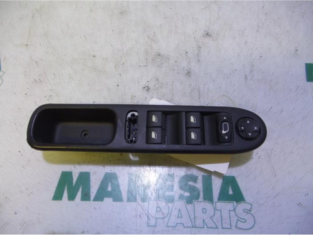 Peugeot - 207 - Multi-functional window switch