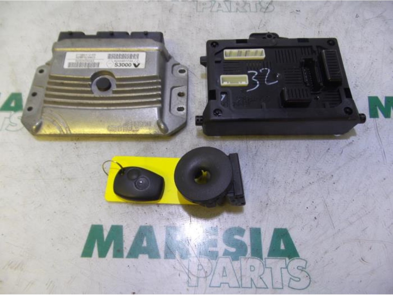 Renault - Clio - Engine management computer