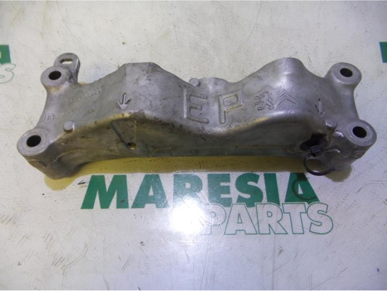 Citroen - C4 - Engine mount