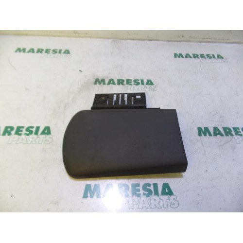 Peugeot - 3008 - Armrest