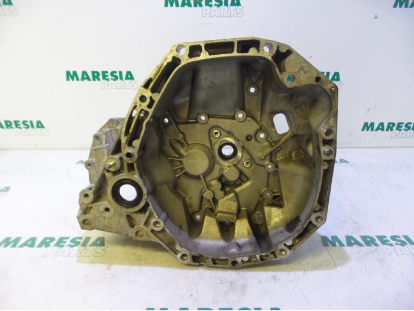 Renault - Clio - Gearbox casing