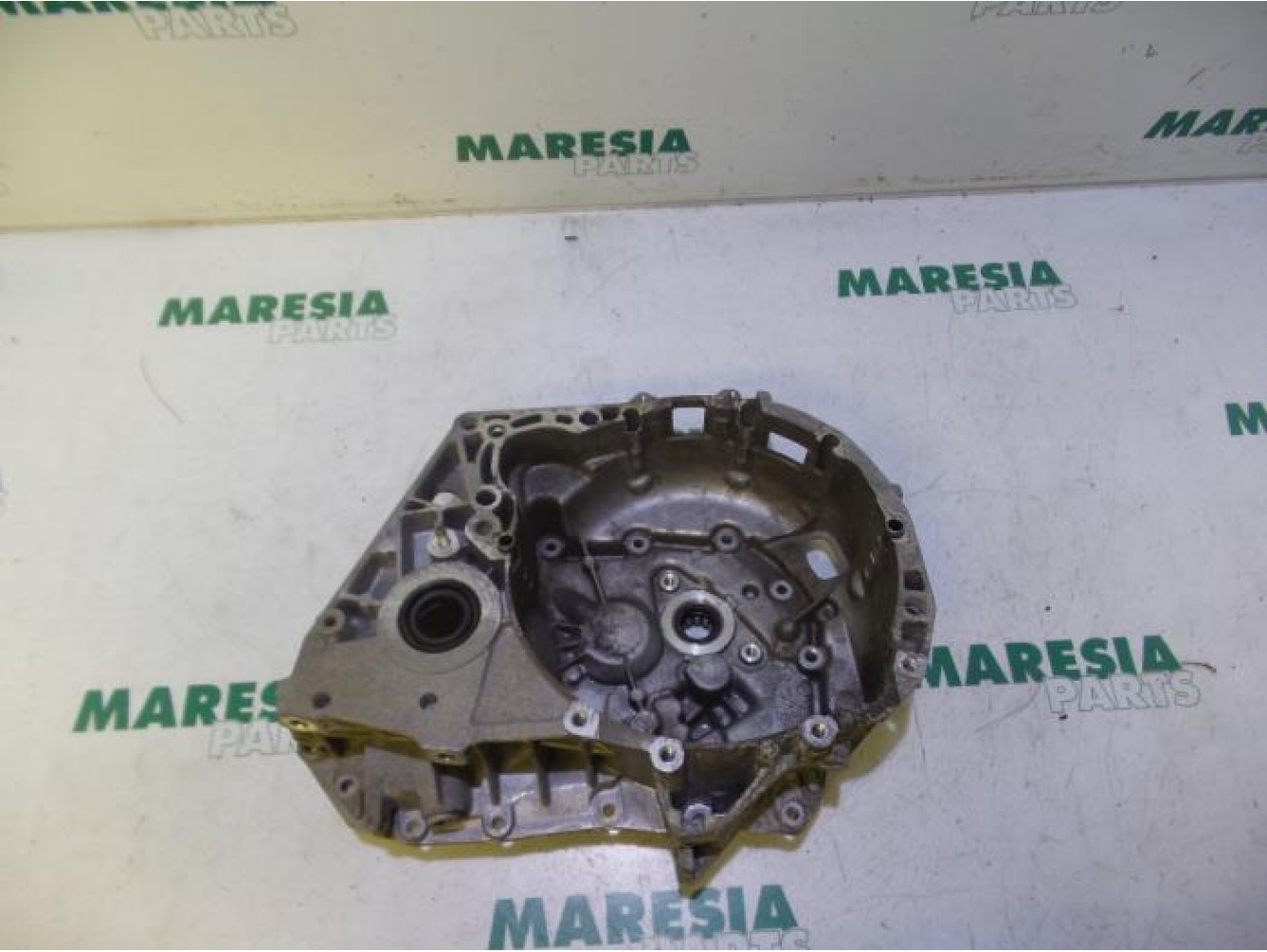 Renault - Megane - Gearbox casing