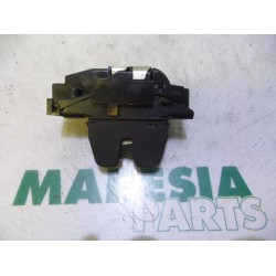Peugeot - 207 - Tailgate lock mechanism