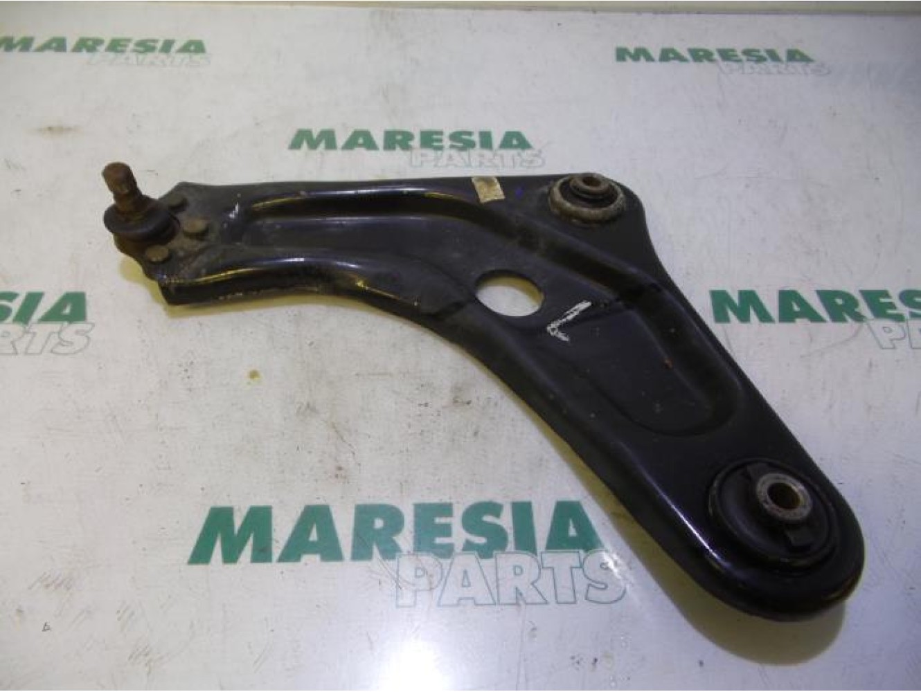 Peugeot - 207 - Front lower wishbone, left