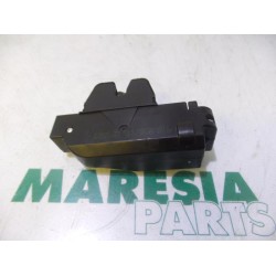 Peugeot - 307 - Tailgate lock mechanism