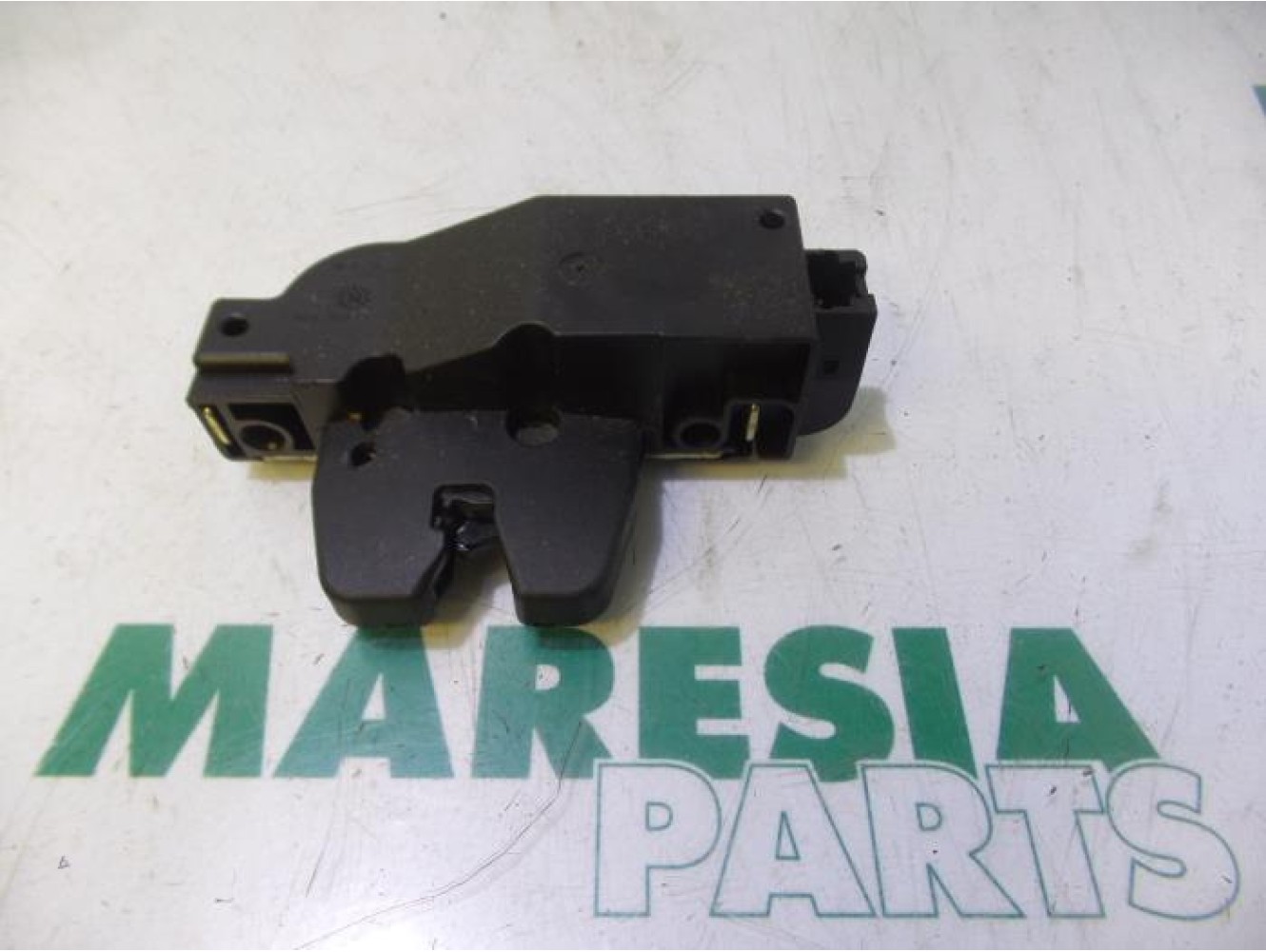 Peugeot - 307 - Tailgate lock mechanism