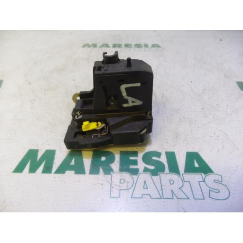 Renault - Megane Scenic - Rear door lock mechanism 4-door, left