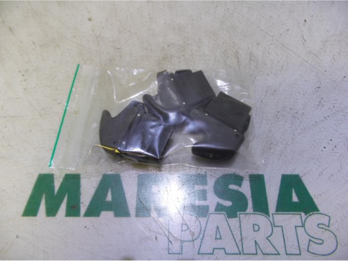 Renault - Megane Scenic - Multi-functional window switch
