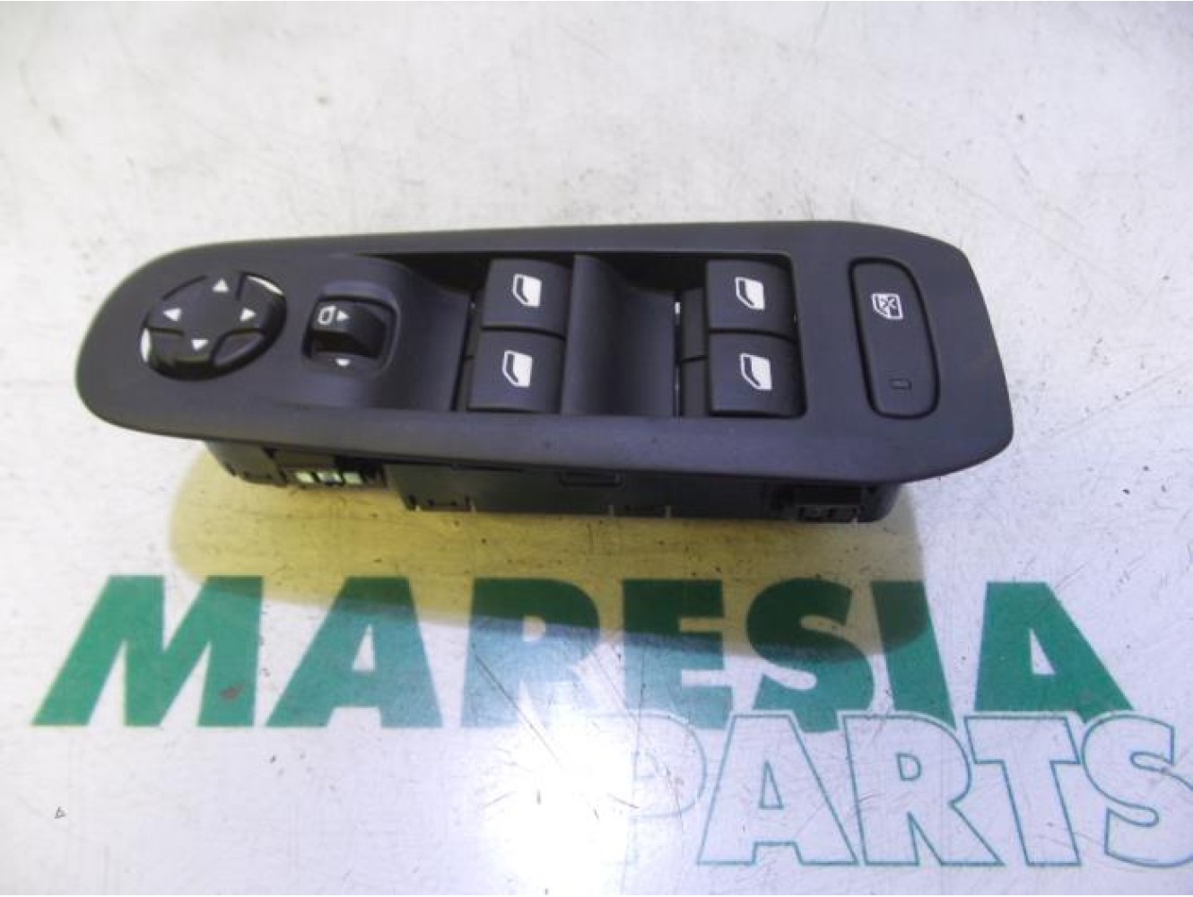 Peugeot - 308 - Multi-functional window switch