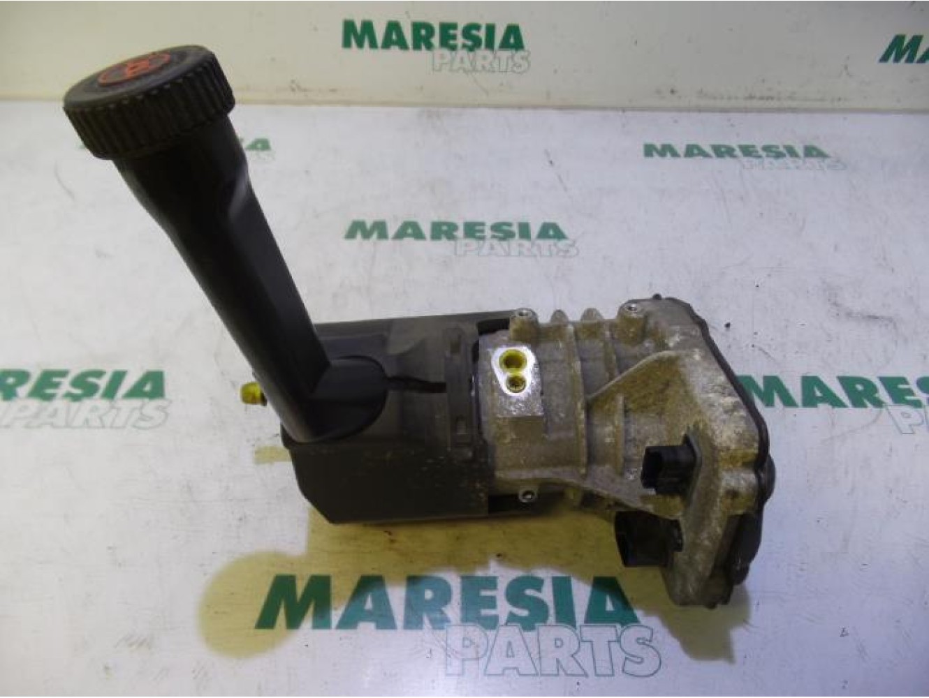 Citroen - C4 Picasso - Power steering pump