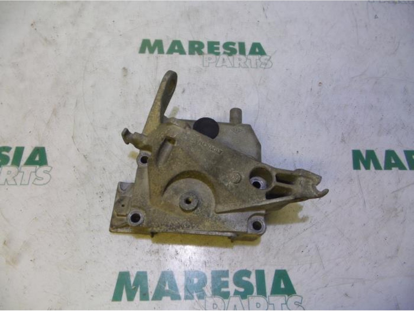 Renault - Twingo - Engine mount