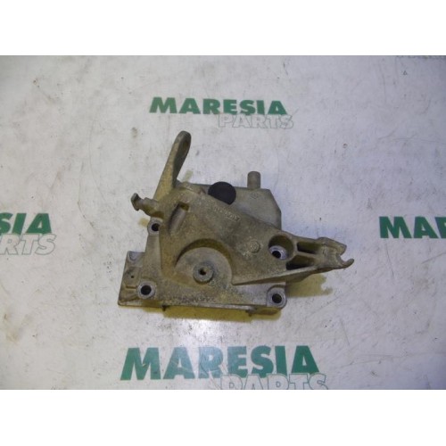 Renault - Twingo - Engine mount