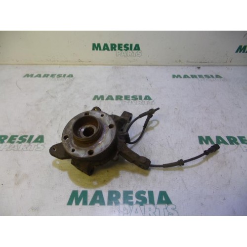 Renault - Megane Scenic - Achsschenkel links vorne