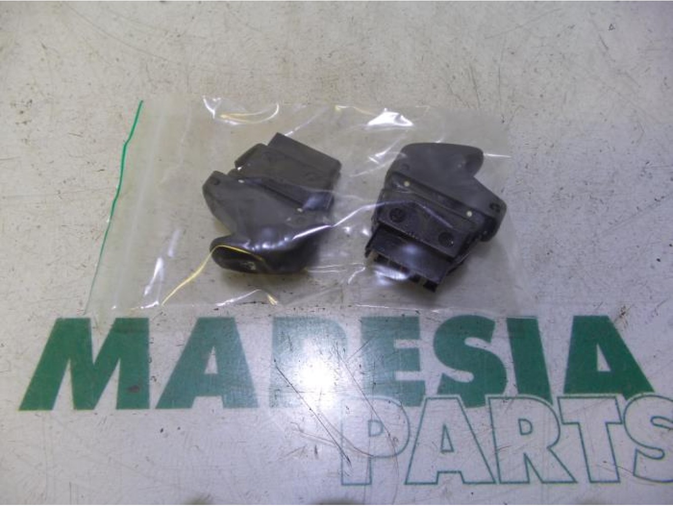 Renault - Megane Scenic - Multi-functional window switch