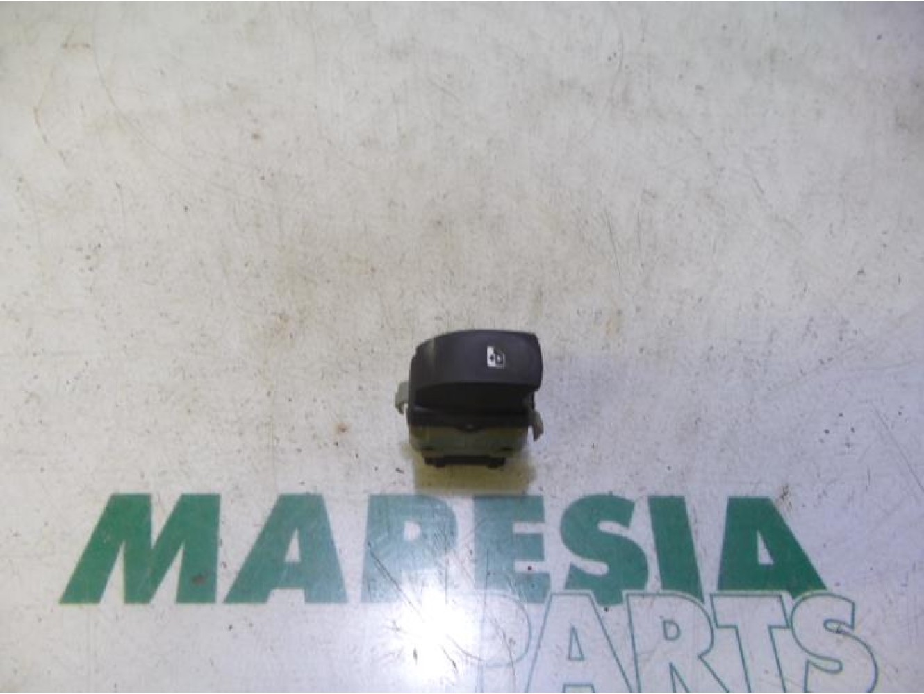Renault - Twingo - Multi-functional window switch