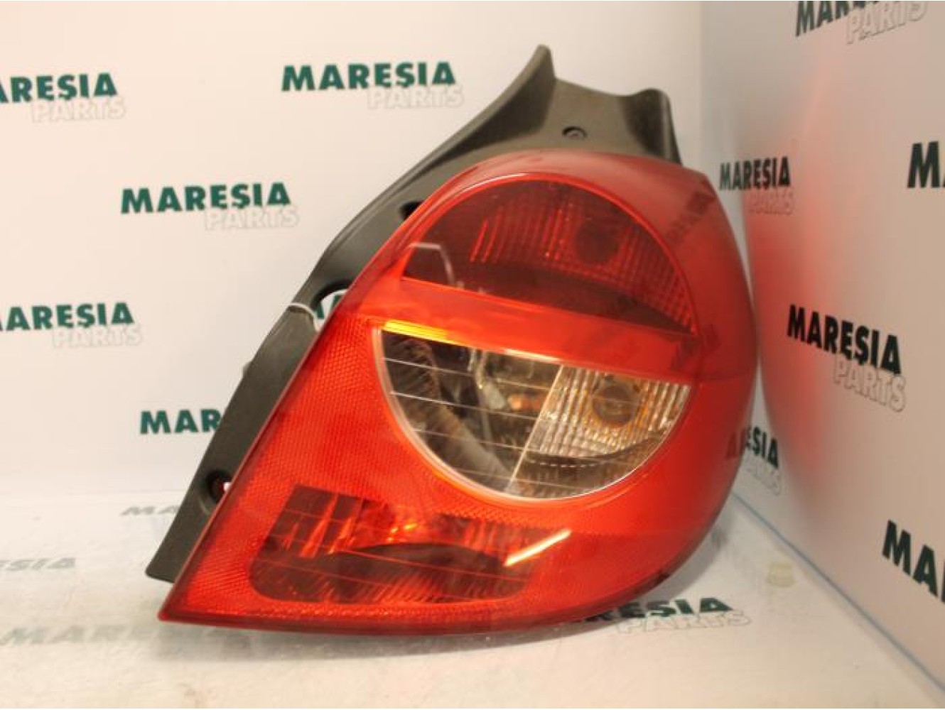 Renault - Clio - Taillight, right