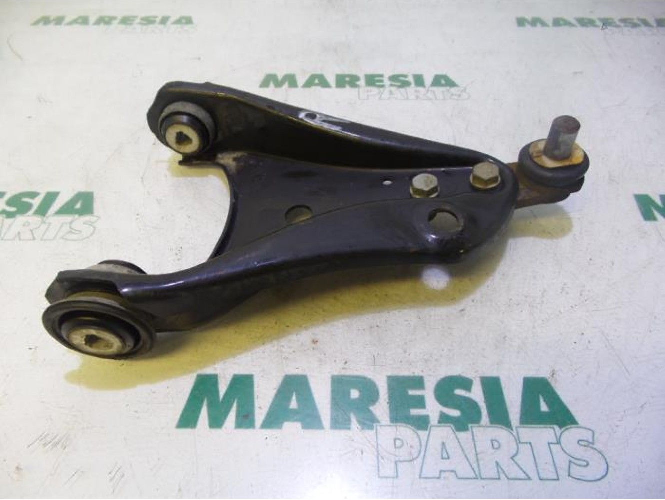 Renault - Twingo - Front lower wishbone, right