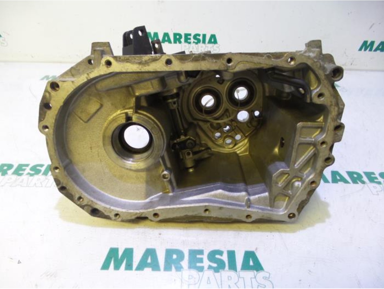 Renault - Clio - Gearbox casing