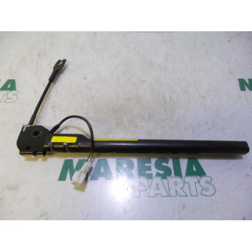 Renault - Modus - Seatbelt tensioner, right
