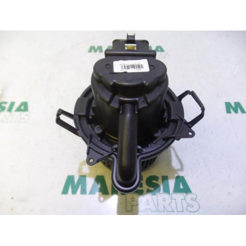 Renault - Clio - Heating and ventilation fan motor