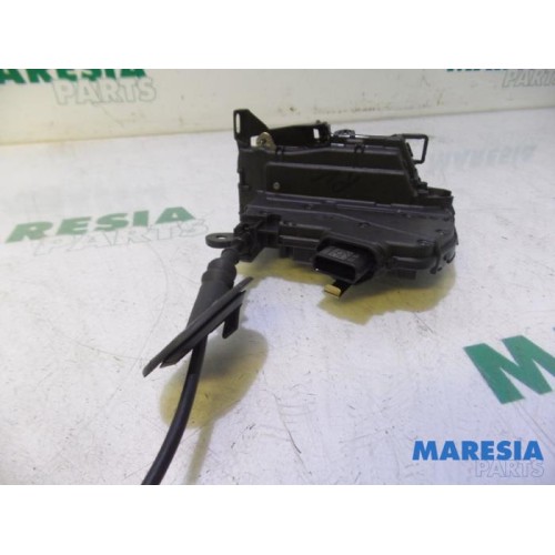 Renault - Clio - Front door lock mechanism 4-door, right