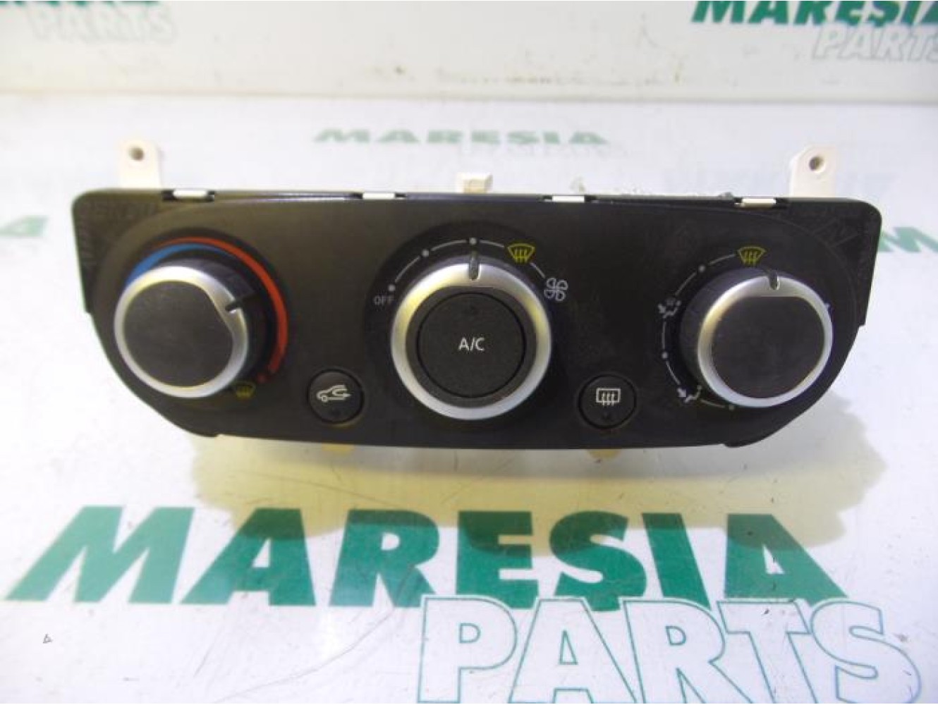 Renault - Clio - Panneau de commandes chauffage