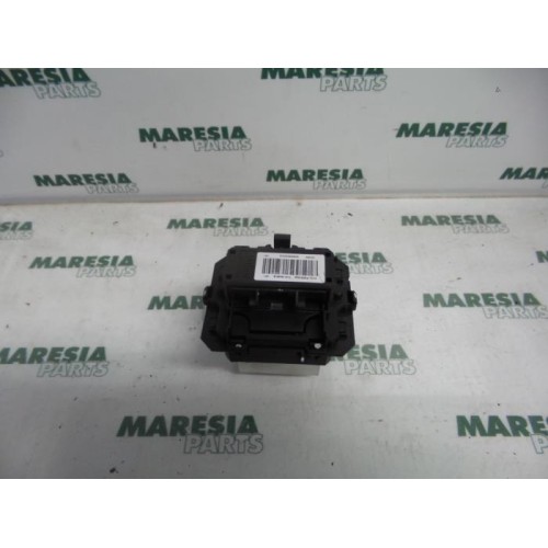 Renault - Clio - Heater resistor