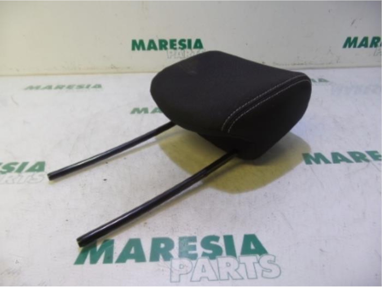 Renault - Clio - Headrest
