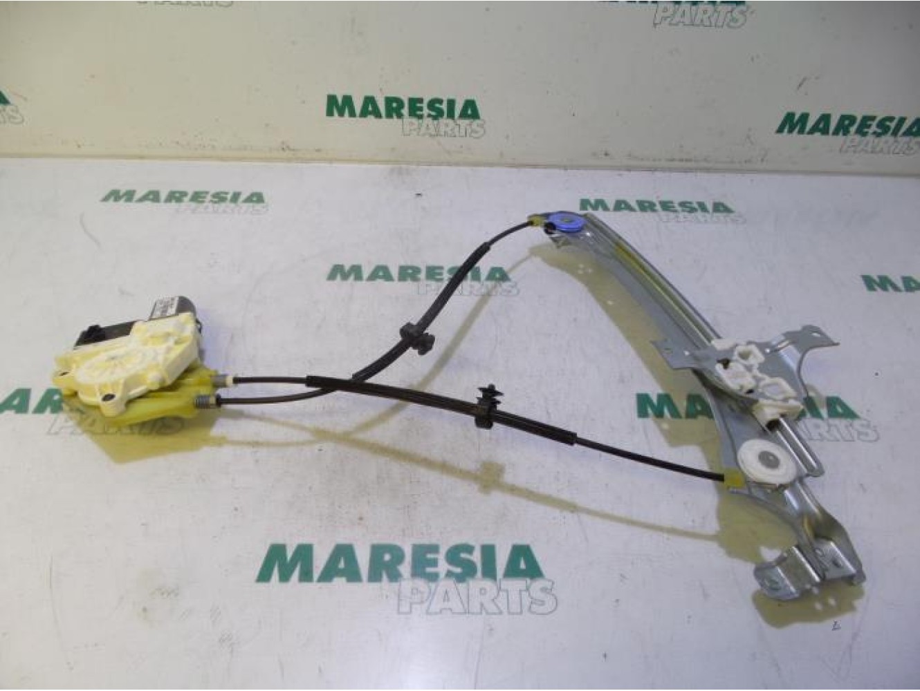 Renault - Megane - Rear door window mechanism 4-door, right