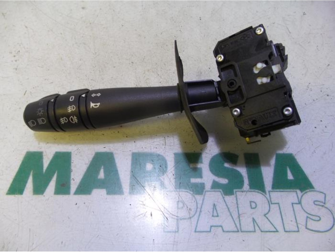 Renault - Clio - Indicator switch