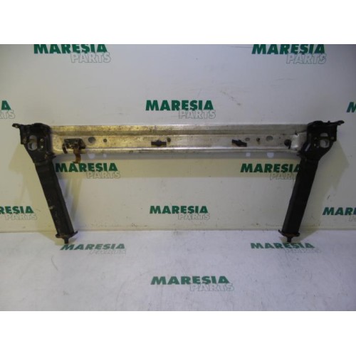 Renault - Megane - Radiator bar