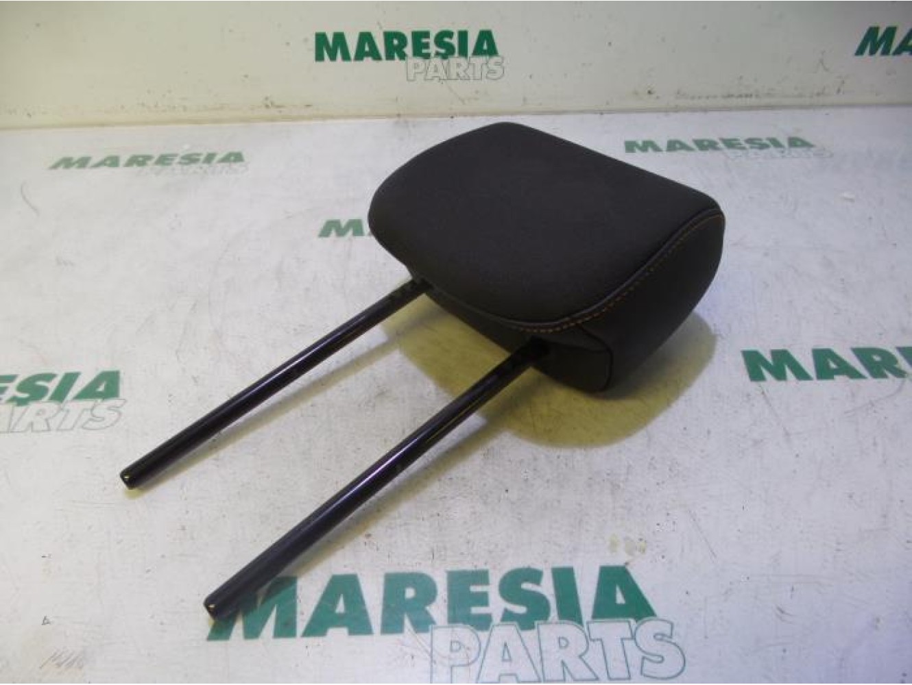 Renault - Twingo - Headrest