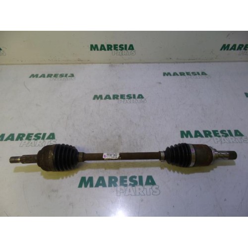 Renault - Clio - Front drive shaft, left