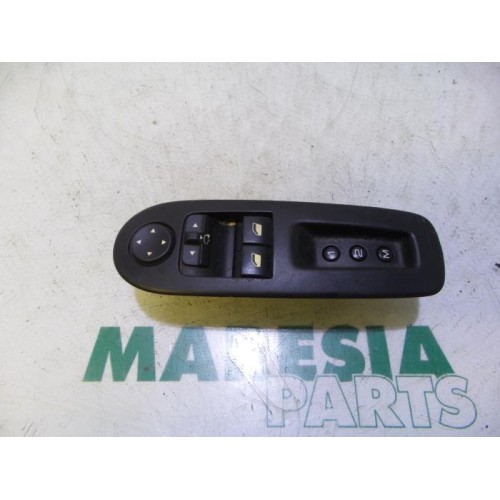Peugeot - 407 - Multi-functional window switch