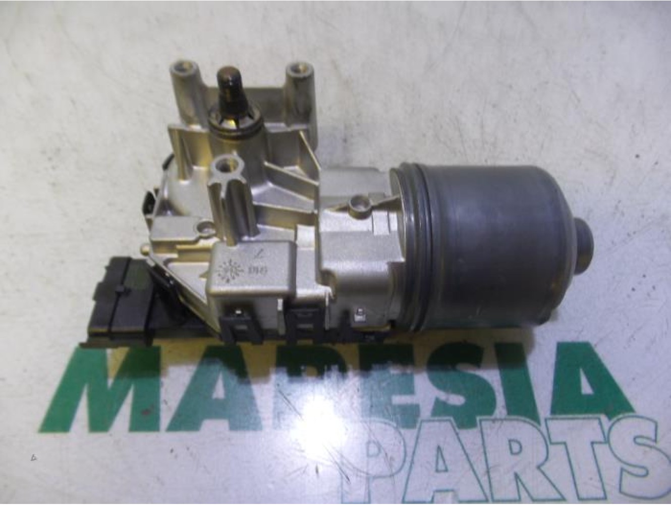 Peugeot - 208 - Front wiper motor