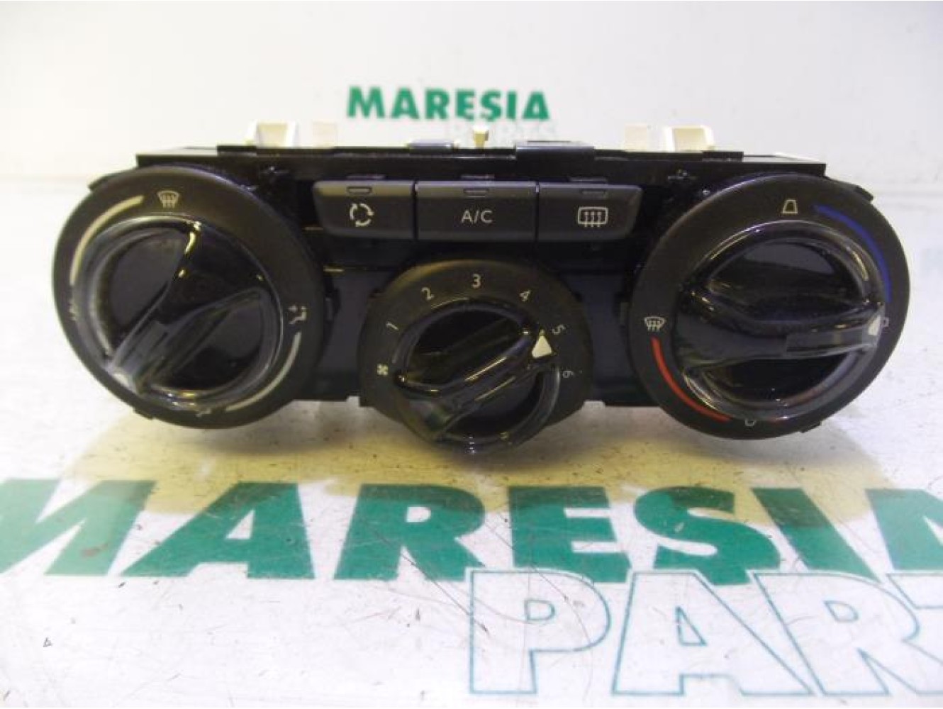 Peugeot - 208 - Heater control panel