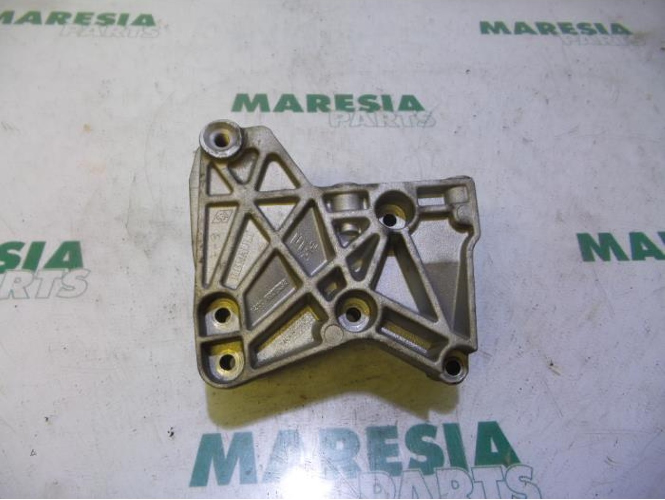 Renault - Kangoo - Engine mount