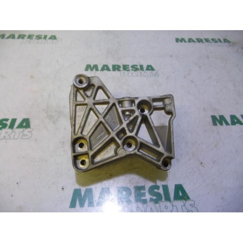 Renault - Kangoo - Engine mount