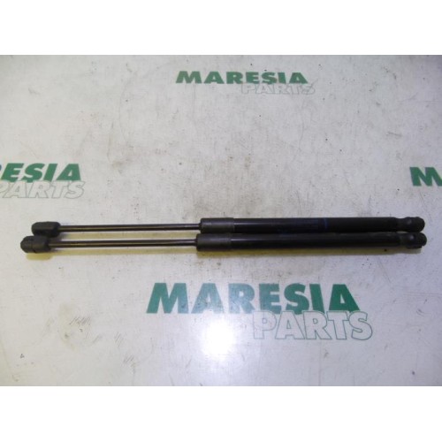Renault - Megane - Set Gasdempers Achterklep