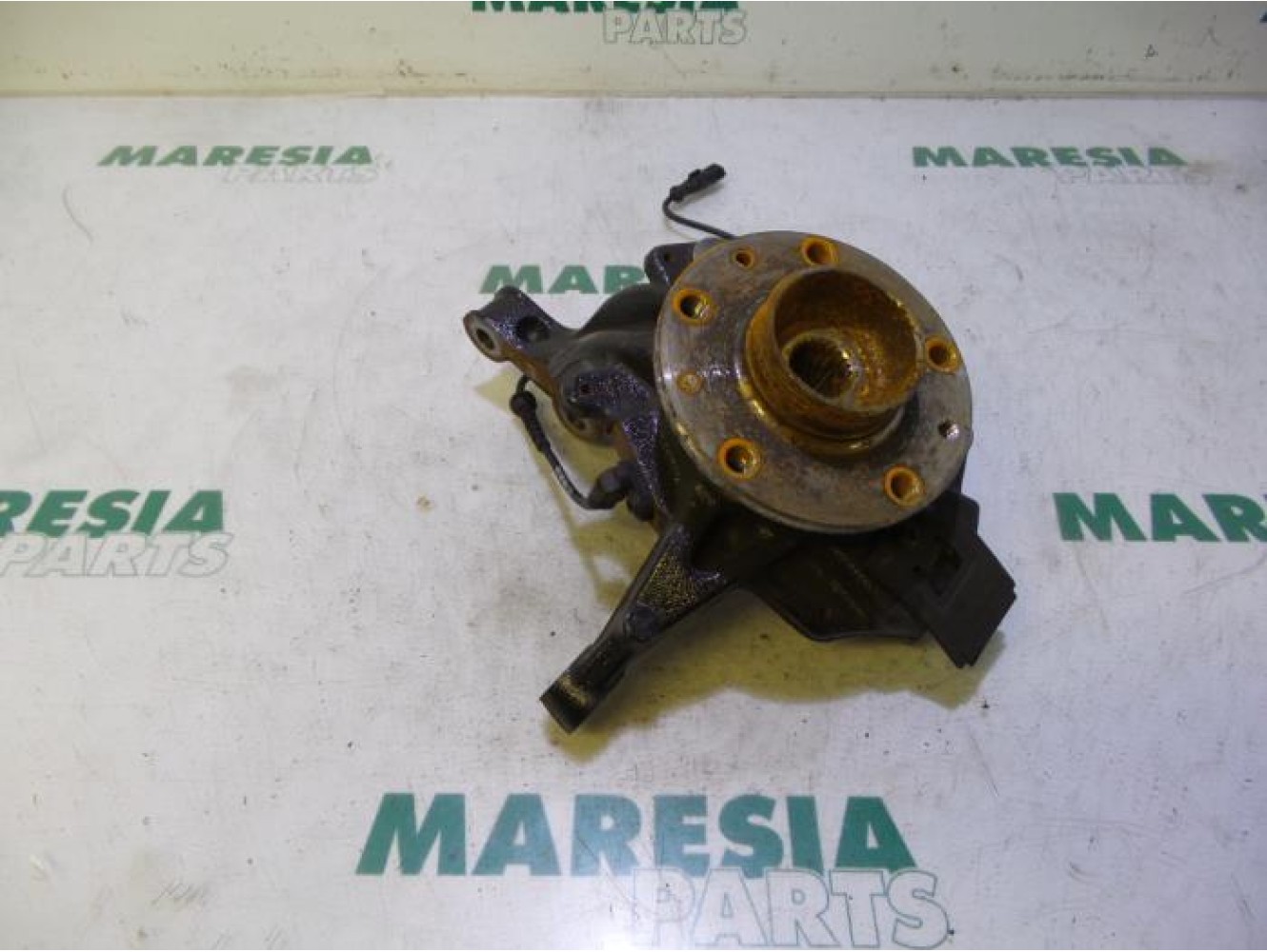 Renault - Megane - Knuckle, front right