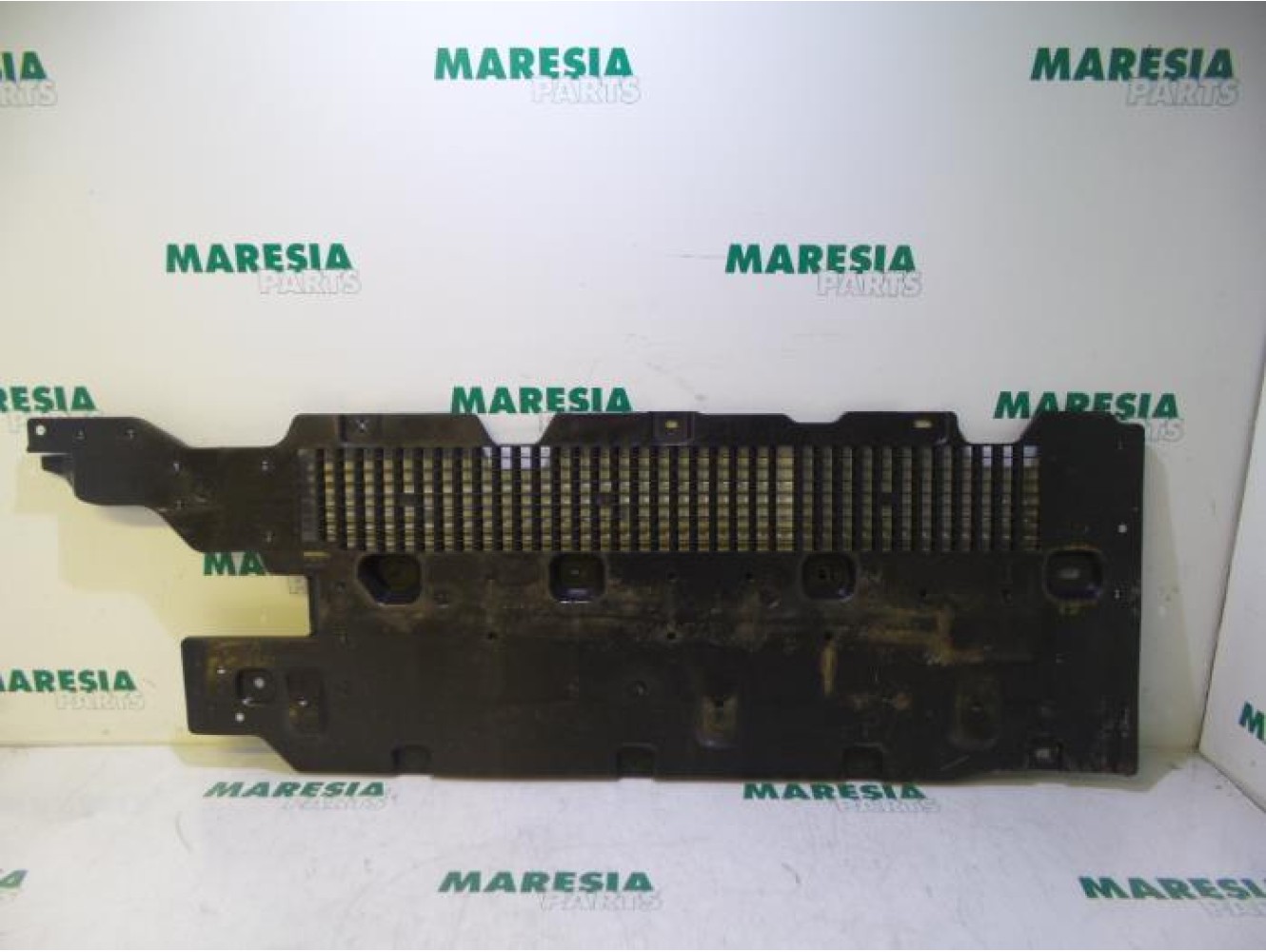 Renault - Megane - Engine protection panel