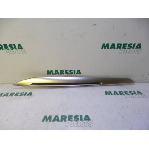 Renault - Megane - Door strip