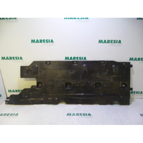 Renault - Megane - Engine protection panel