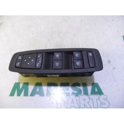 Renault - Megane - Multi-functional window switch