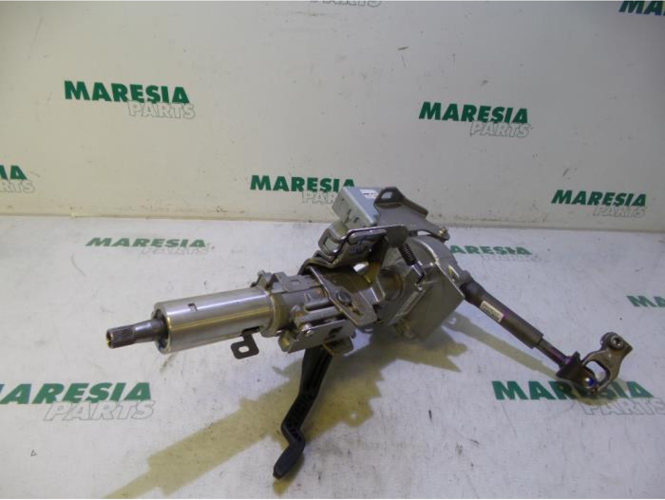 Renault - Megane - Steering column housing