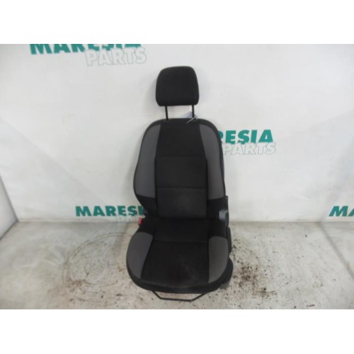 Peugeot - 207 - Stoel links