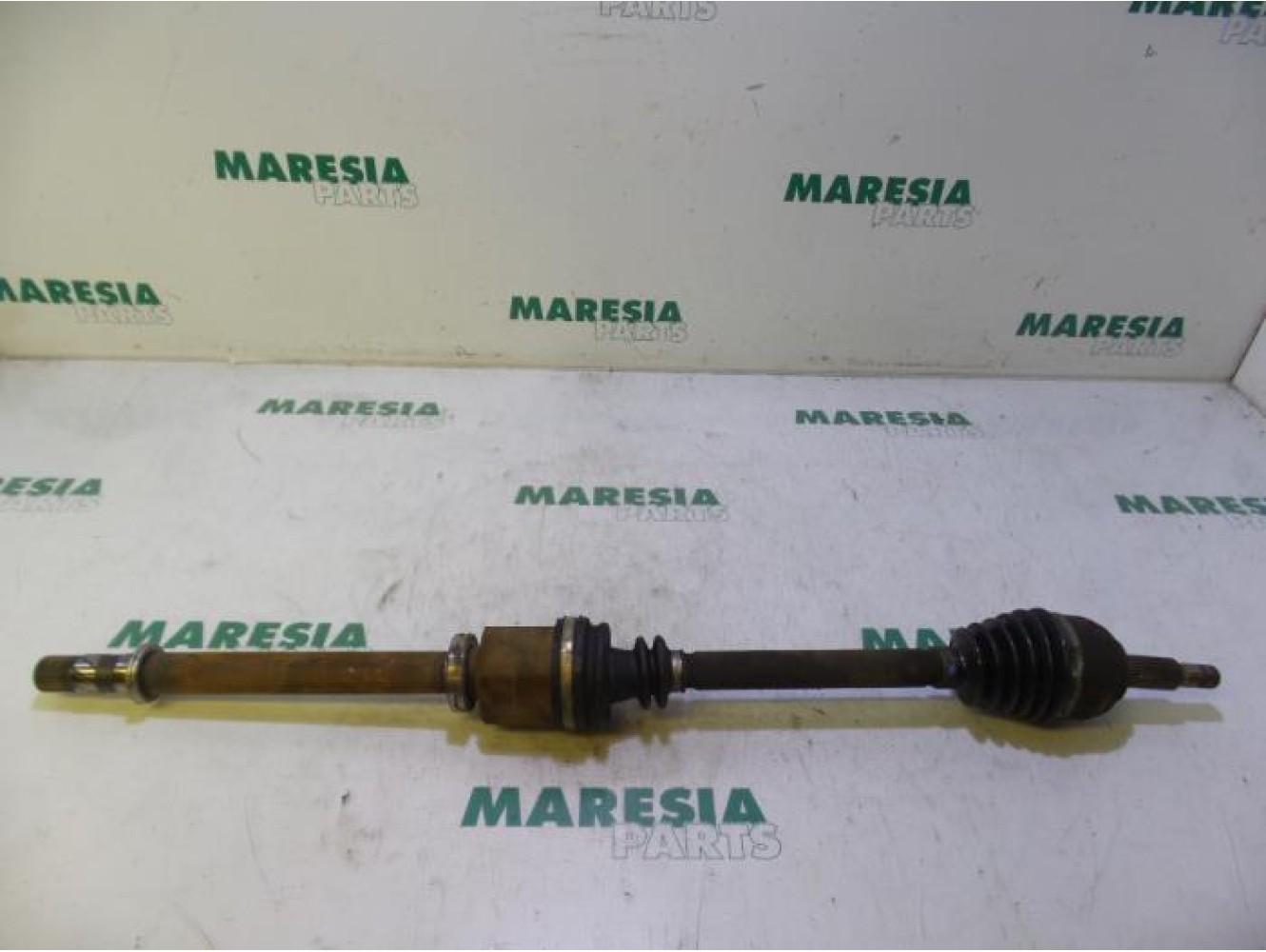 Renault - Megane Scenic - Front drive shaft, right